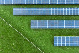 Champ de panneaux photovoltaîques